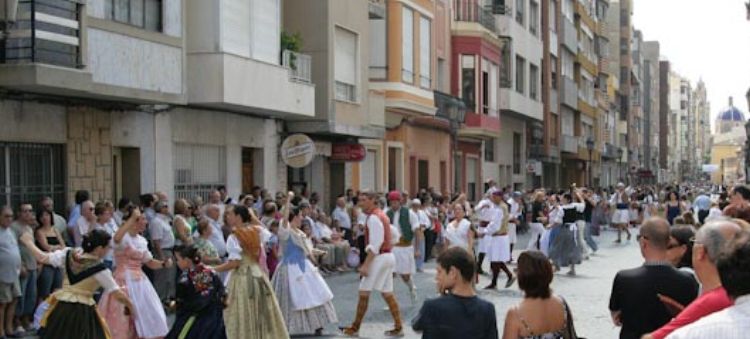 Ballant al carrer del Sequial