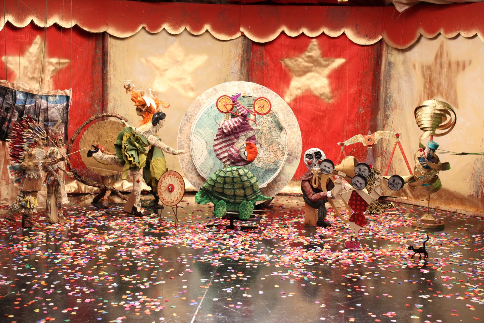 inbetween blue and green Puppet Circus