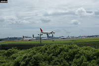 成田空港JALボーイング767の着陸