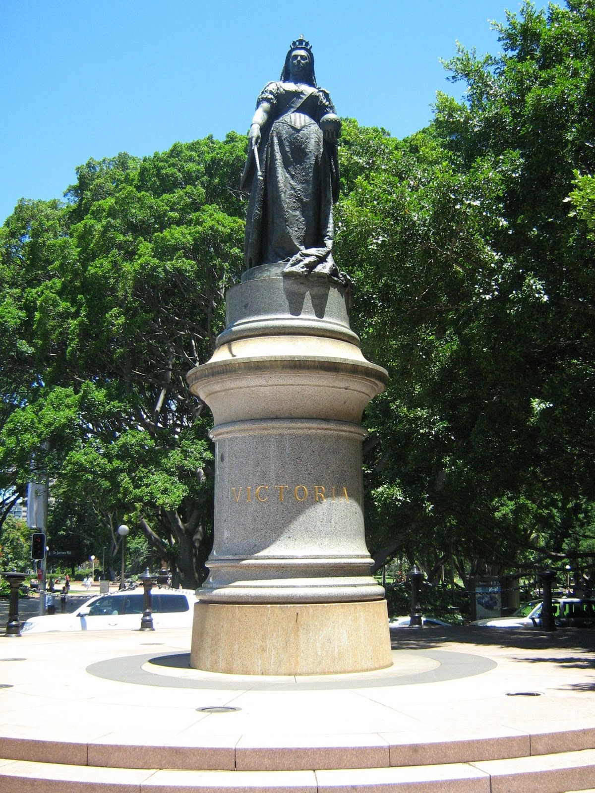 Sydney City and Suburbs Queen's Square, statues