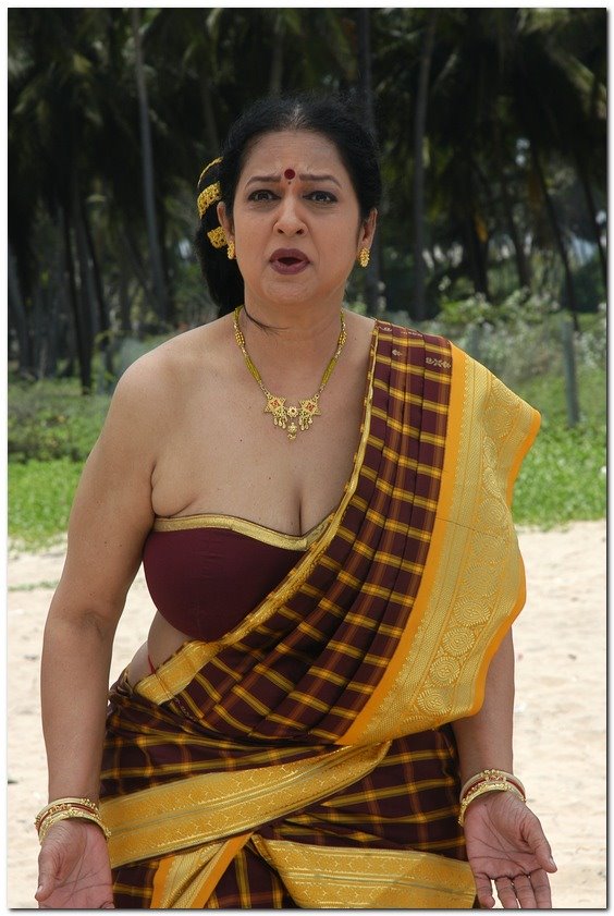 indian aunty - JungleKey.in Image