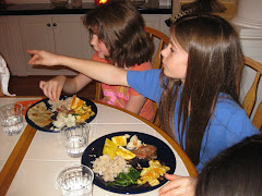 Chloe, Eva like eating with their fingers