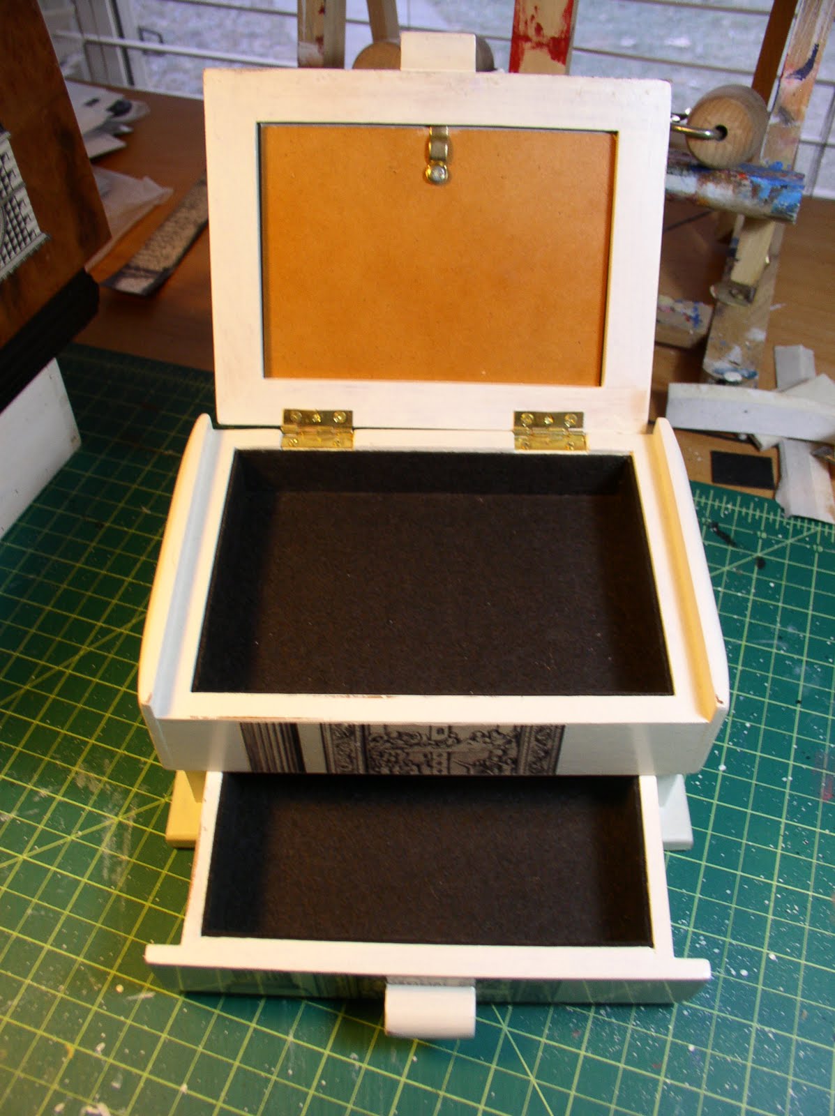 [Drawer+box+Sep+Sev+02.JPG]