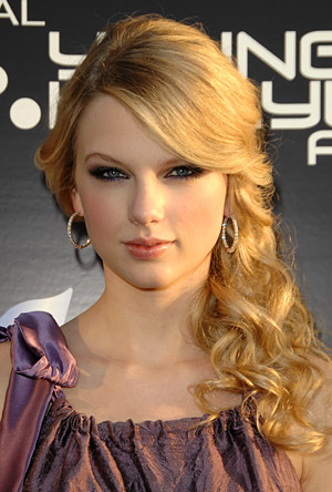Curly Hair Red Carpet. She has great thick hair that