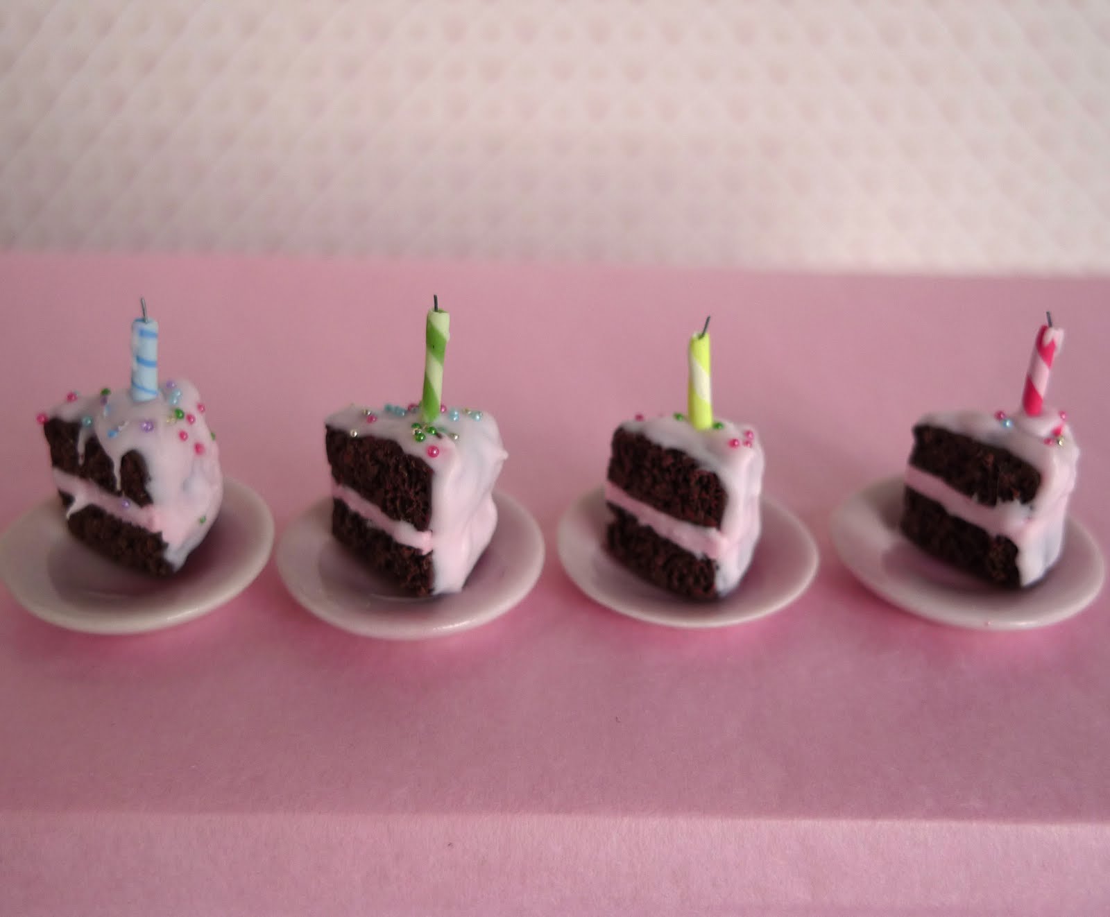 Hummingbird Miniatures: May 2010