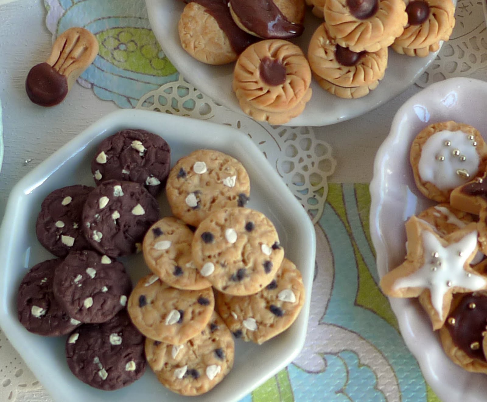 Hummingbird Miniatures Double chocolate chip cookies