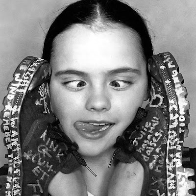 Christina Ricci es una 'Payasa sin fronteras' en elhombreperplejo.com