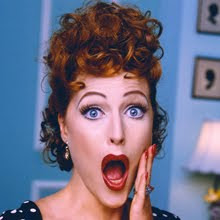 Gillian Anderson es una 'Payasa sin fronteras' en elhombreperplejo.com