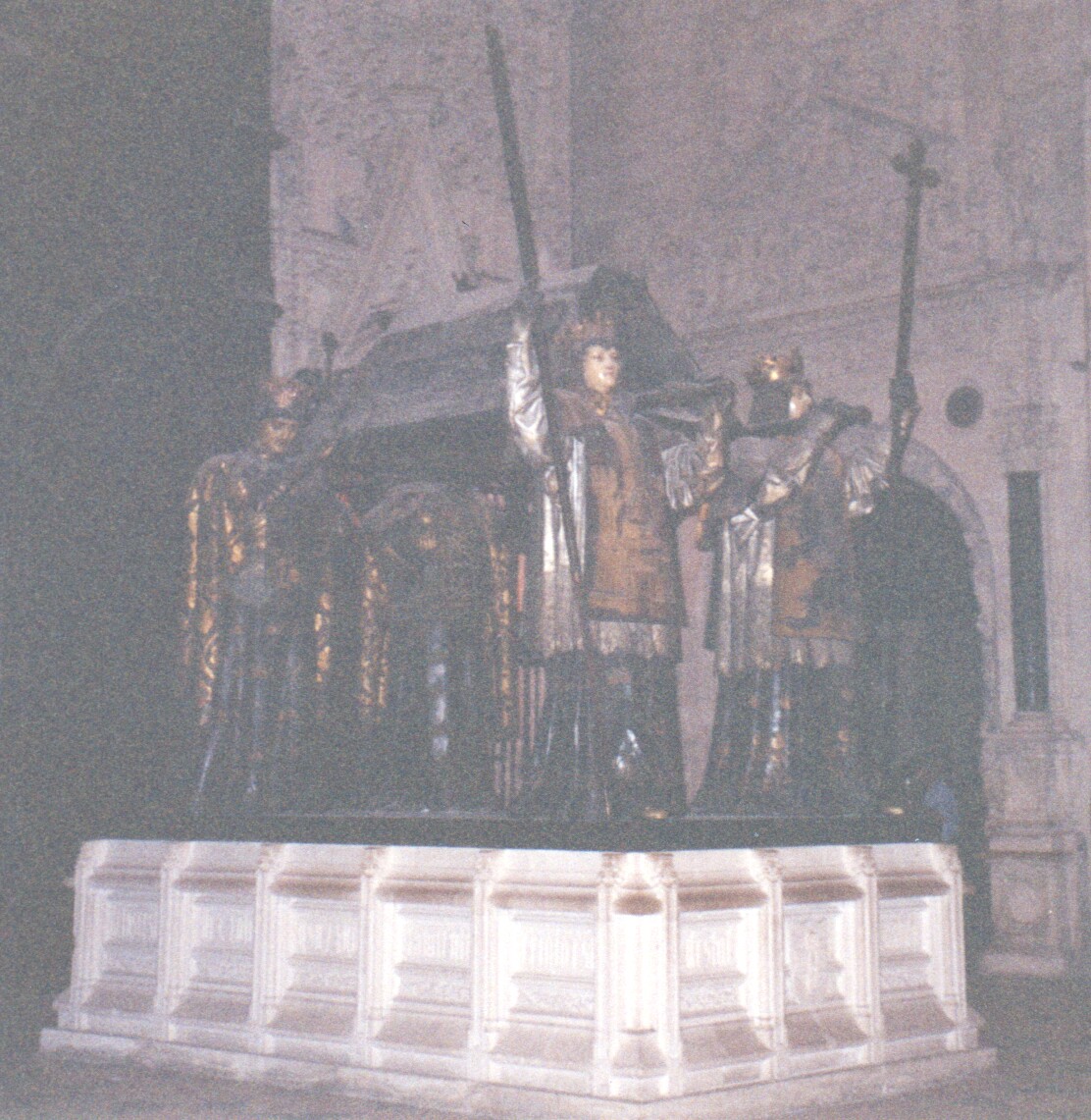 [Tomb+of+Christopher+Columbus-Seville+Cathedral-1998.jpg]