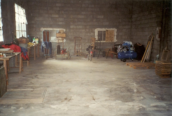 L'entrepôt en 1999, une partie deviendra le Bistrot du Mas