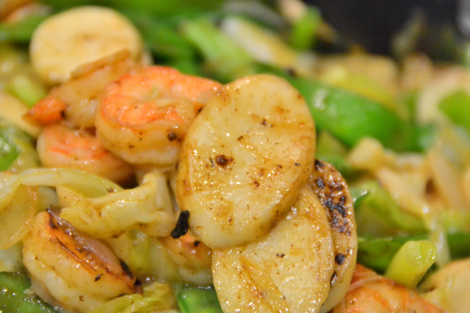 Charlie's Kitchen aka Blue Fire Pad Thai with flat rice noodle and shrimp.