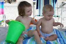 Elle & Jensen love the beach
