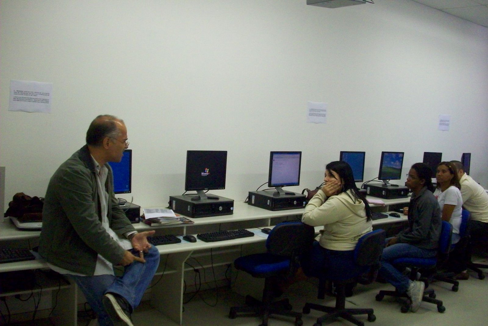 [02+Laboratório+de+Jornalismo+Impresso+e+Digital+-++Prof.+José+Antônio+de+Oliveira+-+PUC+111008.jpg]