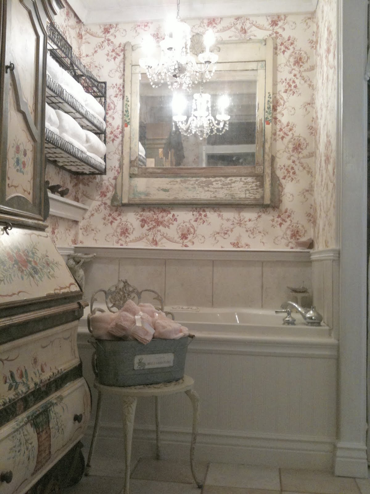VINTAGE BATHROOM FRENCH COUNTRY COTTAGE