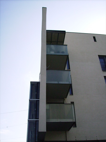 [nrt_004.jpg]