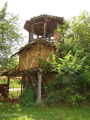 Камбанарията на Църквата „Свети Симеон Стълпник“ в село Егълница