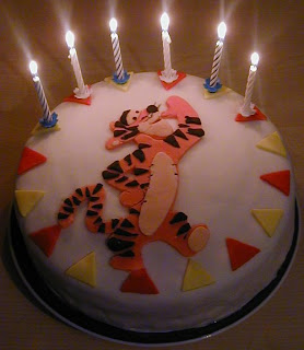 tigger+cake+29-12-2003.jpg