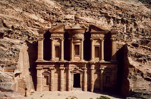 http://2.bp.blogspot.com/_YkhqvtJadxo/TC6rxaiMDjI/AAAAAAAAAU4/QV4CwgAaJCc/s1600/Petra+%284%29-monastary.jpg