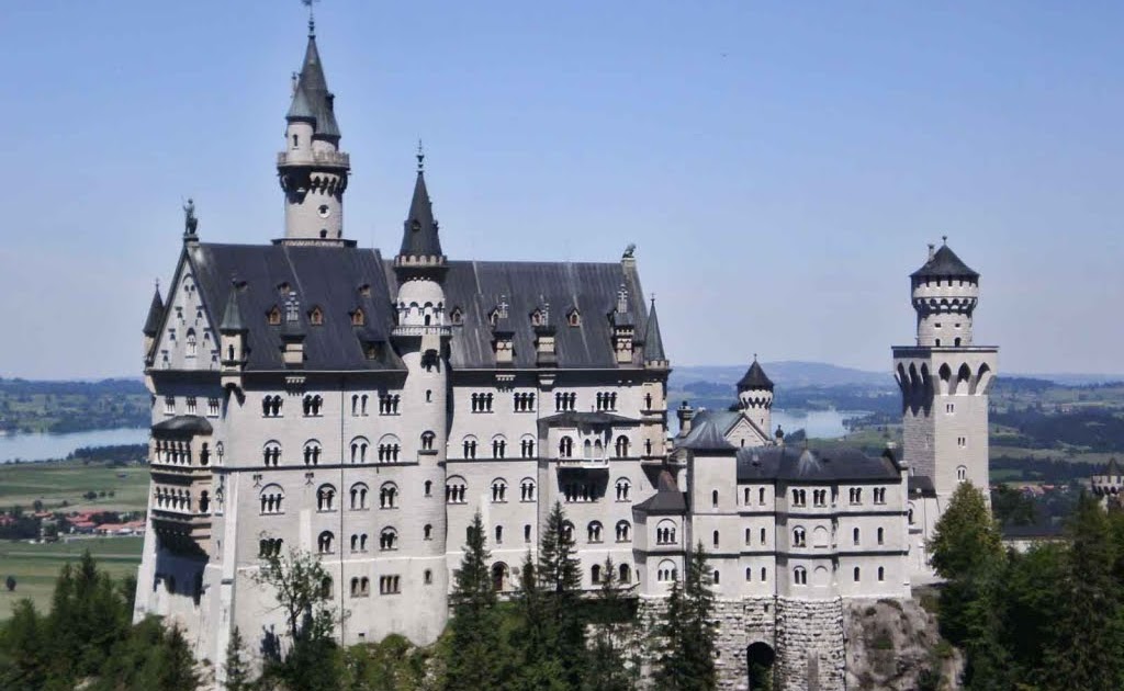 wallpaper-best-size: Neuschwanstein Castle wallpaper