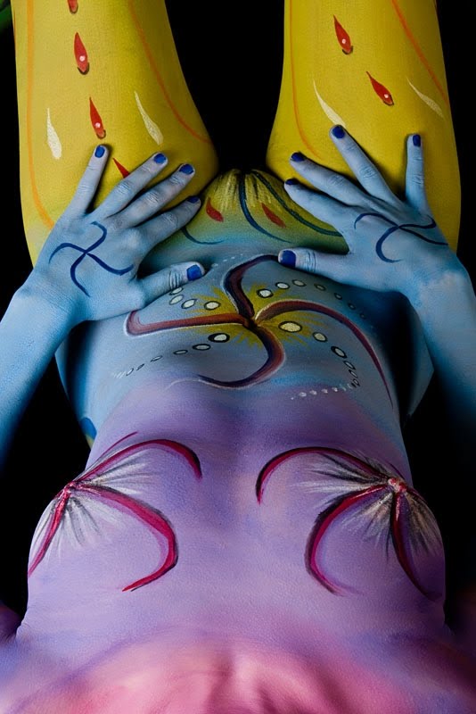 Full Color Body Painting Women Looks Back