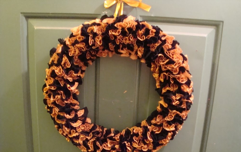 mama's little monkeys.... Easy No Sew Fabric Wreath Tutorial