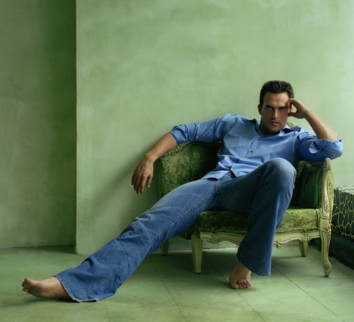 Pomme Pierre Broadway Baby 02 Cheyenne Jackson, from United 93 to Xanadu