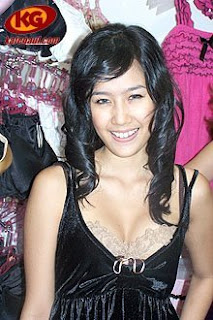 ardina rasti foto gambar seksi artis cewek cantik indonesia sexy photo gallery