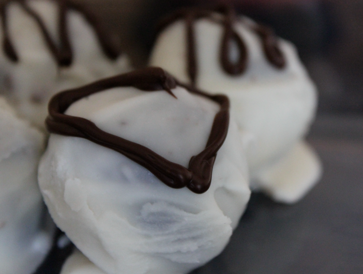 Milk 'N Cookiezzz Powdered cake pops