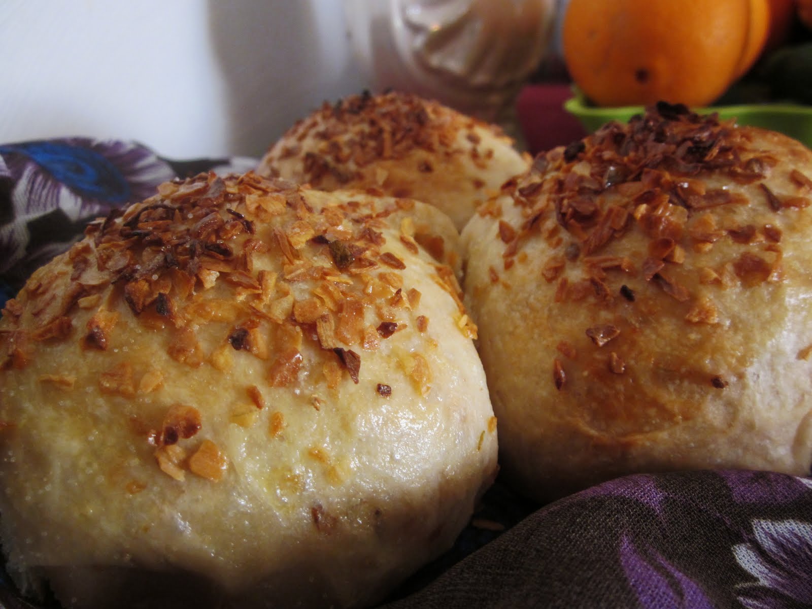 Chef Tess Bakeresse Auntie Em's Onion Sandwich Rolls