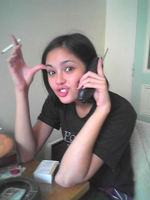 Merokok Ala Artis Gadis Indonesia so Coolll…?? tentu saja panas