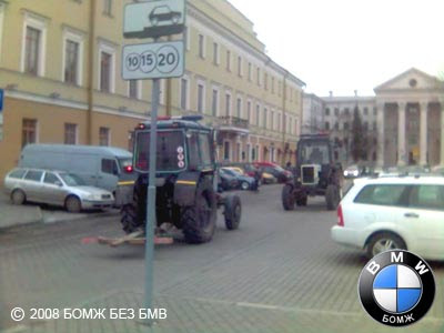 В роли эвакуаторов использовались отечественные тракторы Беларус