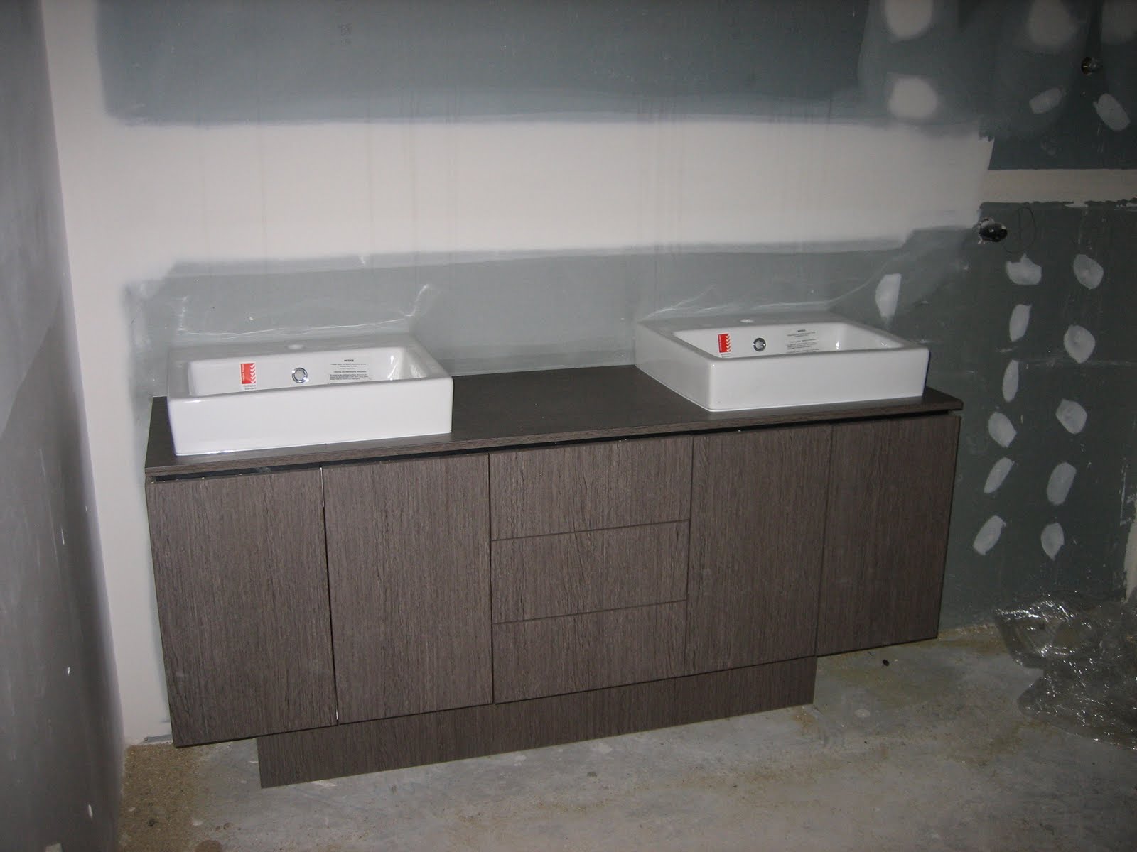 Cost of kitchen cabinets installed Water leaking in the master bedroom