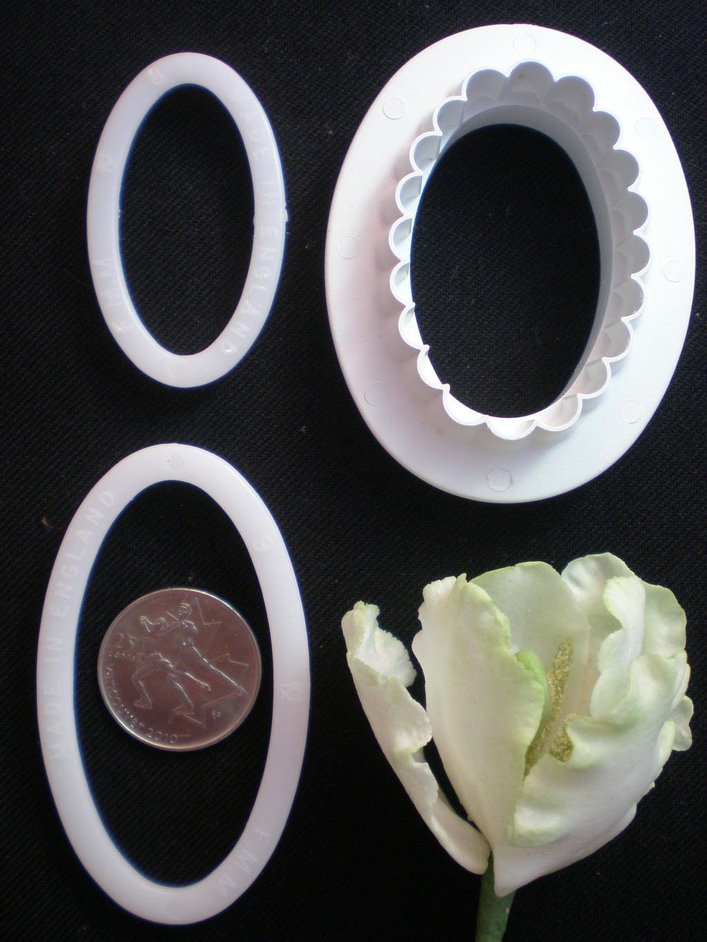 [white+frilly+tulip+tools.jpg]