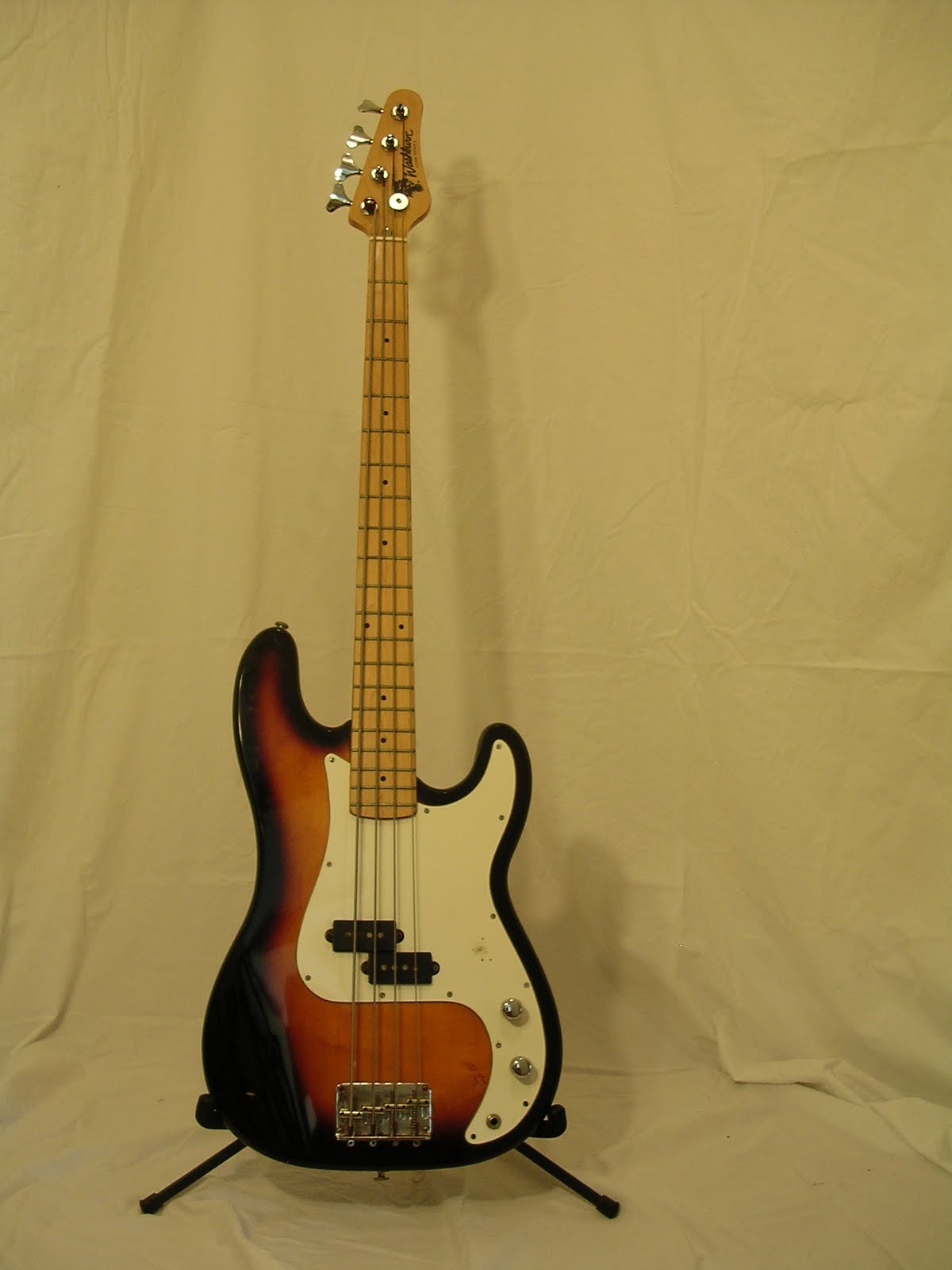 StrathmoreGuitars Washburn Lyon Electric Bass Guitar 150
