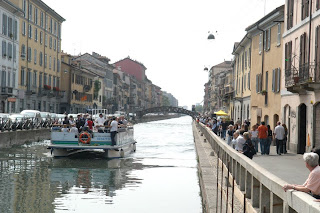 trasporto pendolari con battello battello sul naviglio