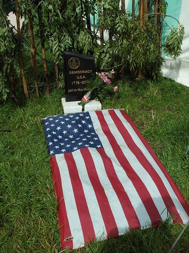 [flag+coffin.jpg]