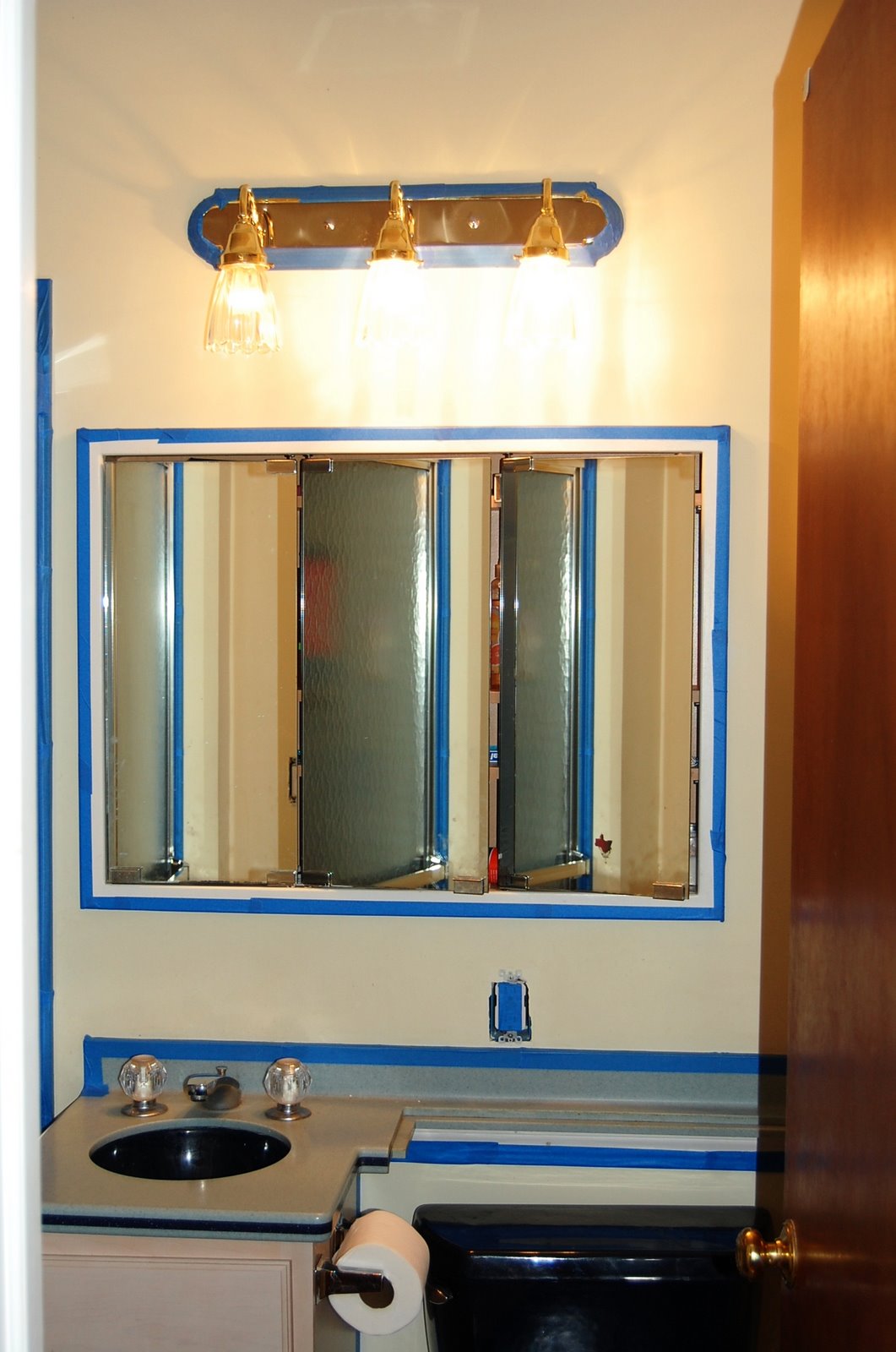 [master_bath_before_01.JPG]