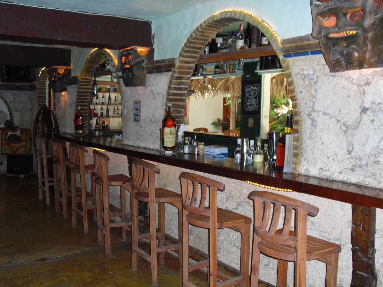 OPORTUNIDAD DE INVERSION EN REPUBLICA DOMINICANA: Bar-Restaurant en Venta