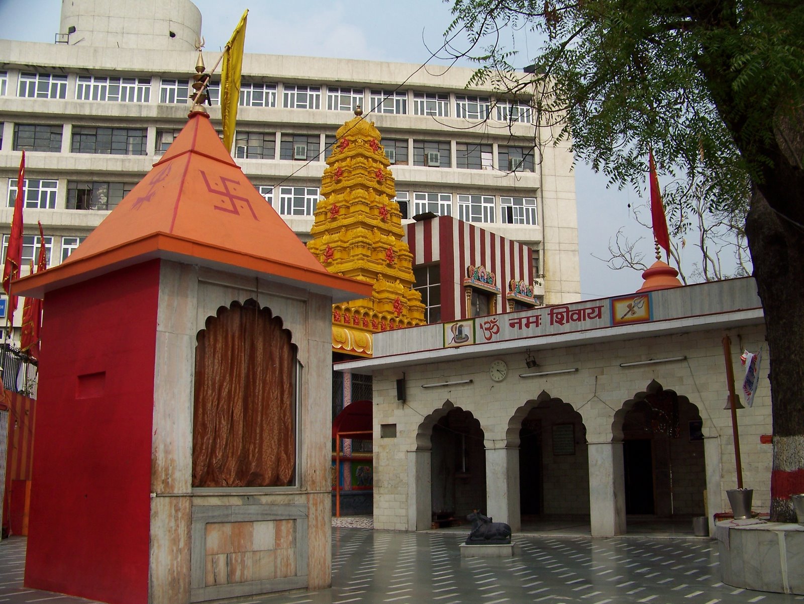 [Hindu+Temple.JPG]