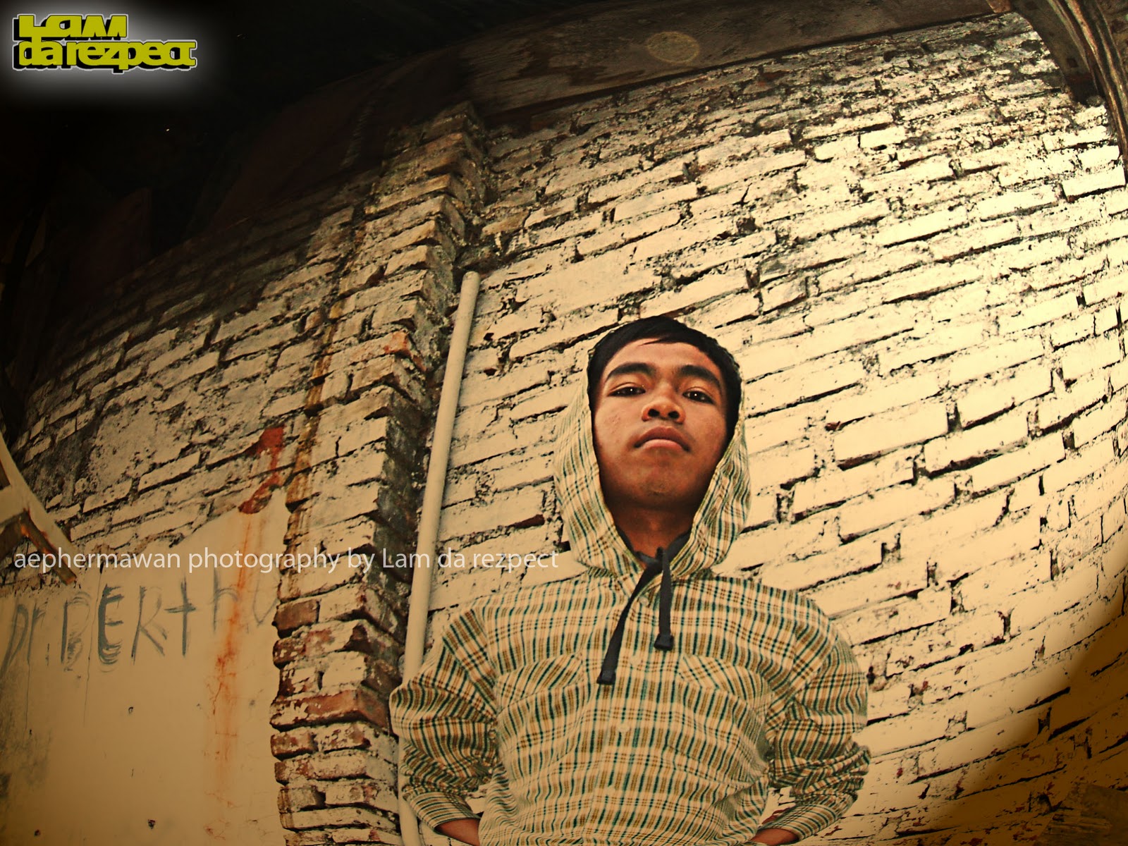 http://2.bp.blogspot.com/_ZWh_ud7vU8I/TUKRVhQLp9I/AAAAAAAAAus/V0oVHpFCpV0/s1600/aeph+High-Pass+Filter+Photo+Effectwit+h+fisheye.jpg