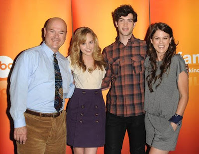 De visita [Meagh] - Página 2 Larry+Miller+With+Meaghan+Martin,+Ethan+Peck+And+Lindsey+Shaw