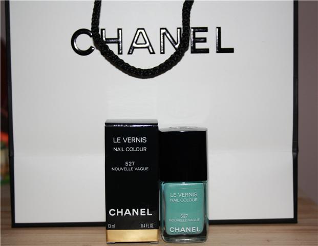 Vintage and Vampires ™: My First Chanel Nail Polish - Nouvelle Vague  (Limited Edition, S/S 2010)