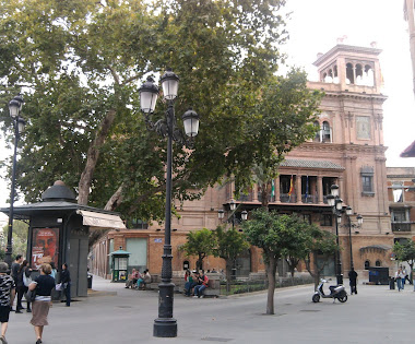 panoramica de uma avenida da cidade