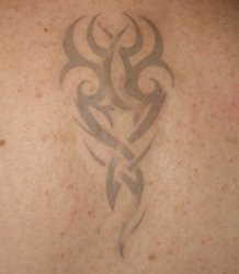 bleka tatuering kräm