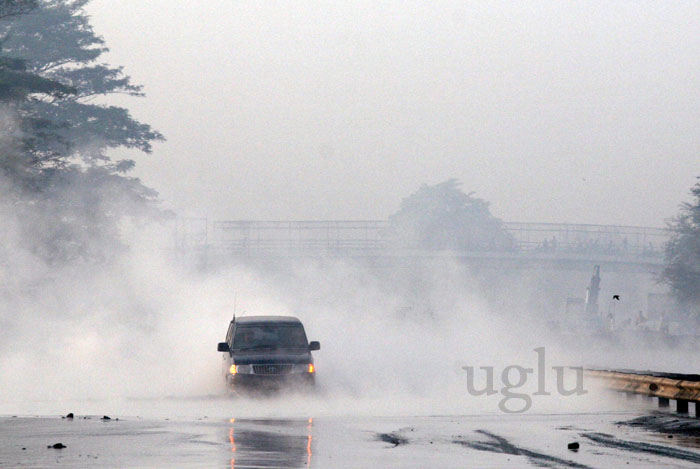 Jalan tol ini kini hilang ditenggelamkan lumpur panas Lapindo. Jalan tol ini kini hilang ditenggelamkan lumpur panas Lapindo.