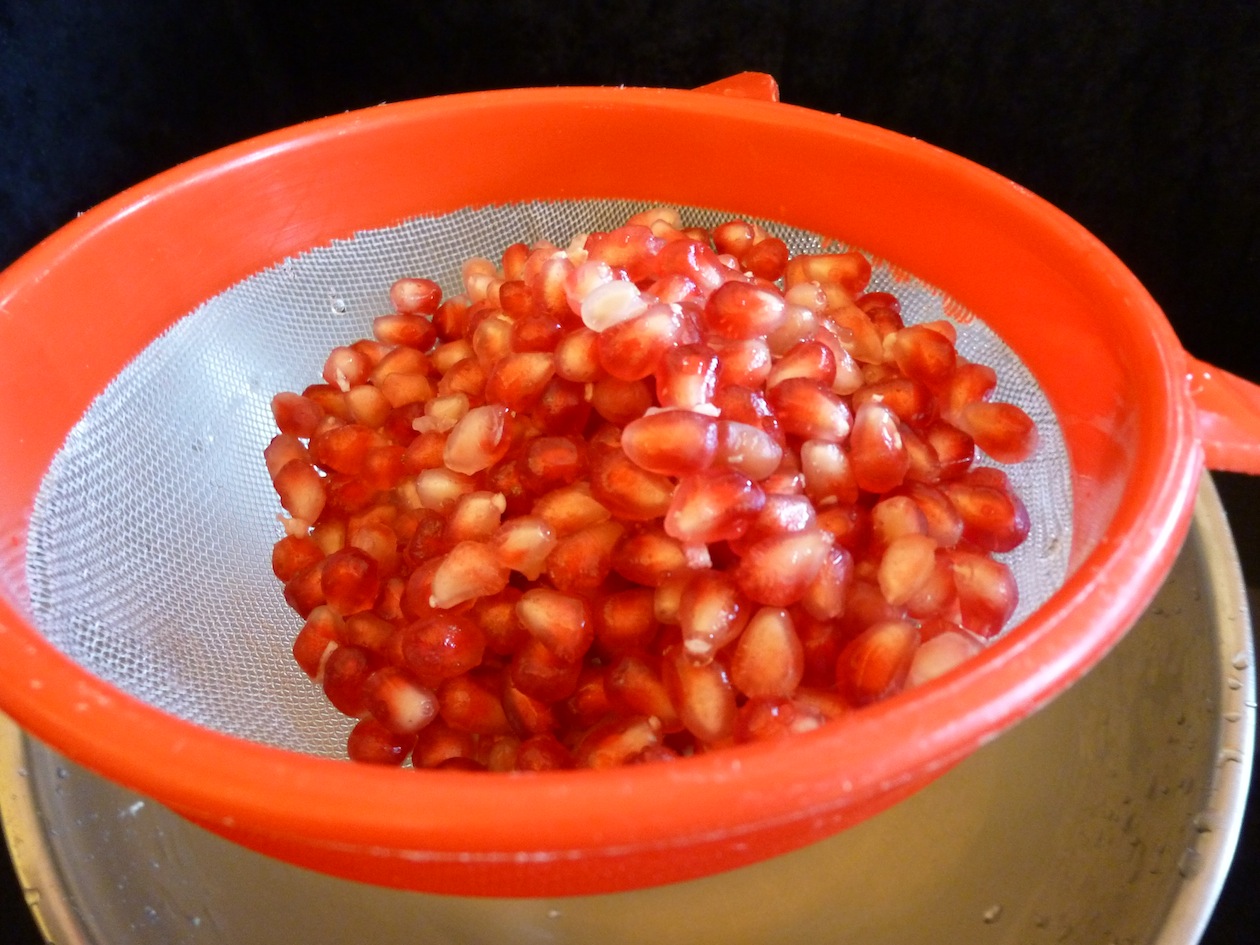 [pomegranate+seeds+drained.JPG]