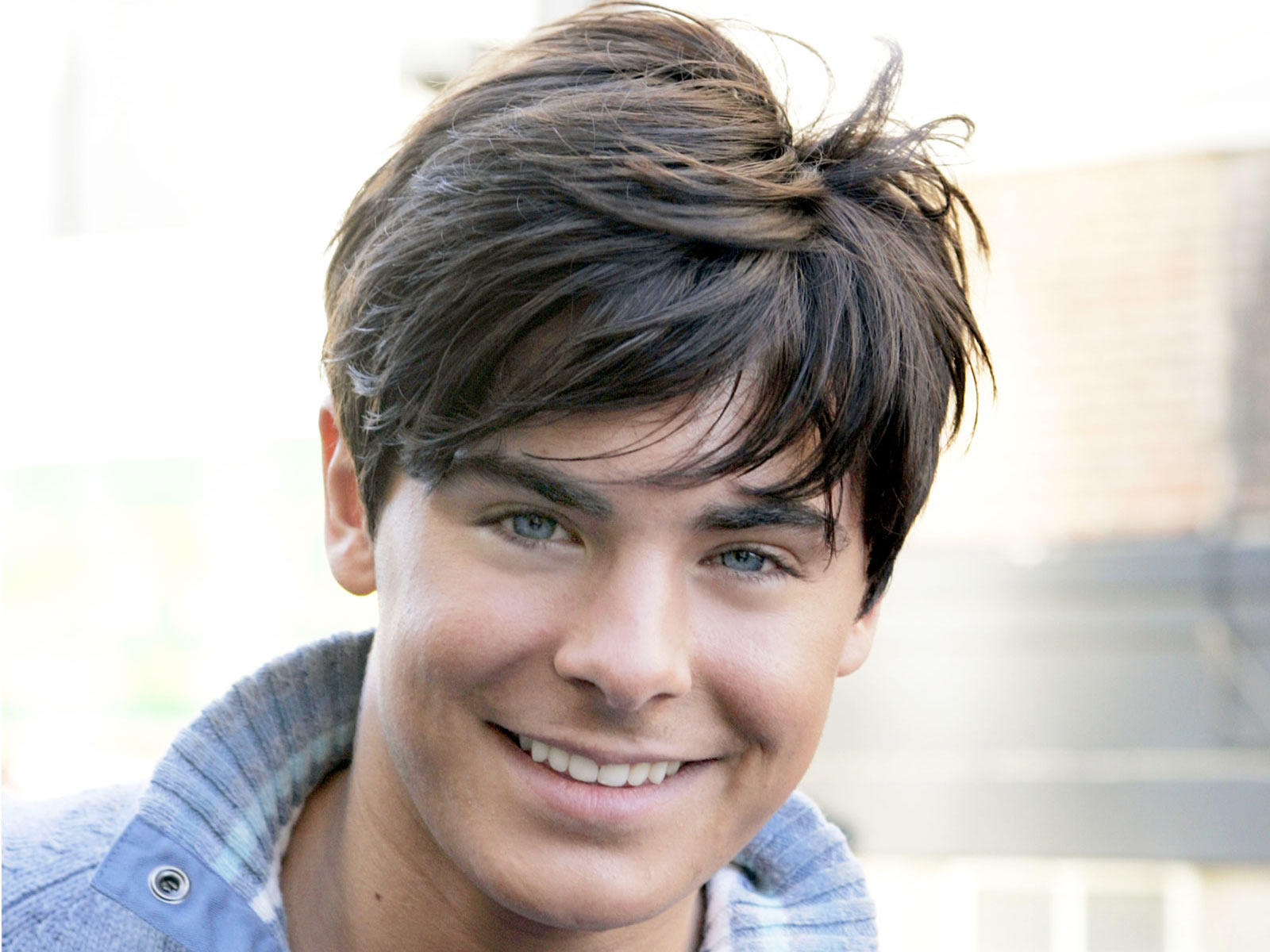 http://2.bp.blogspot.com/_ZkDjN0RFruY/S0KGOYgkj7I/AAAAAAAAAH0/i-gU-2k9Qz4/S1600-R/Zac_Efron.jpg