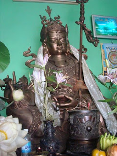 Statue by Ngu Xa village Statue by Ngu Xa village