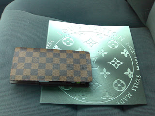In LVoe with Louis Vuitton: Portefeuille Brazza en Toile Damier