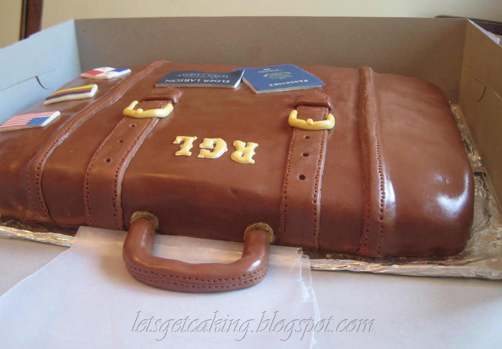 Let's Get Caking! Luggage Cake